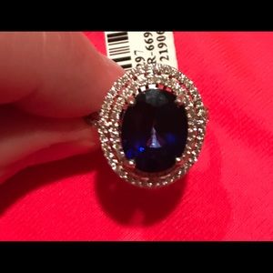 18K White gold sapphire and diamond ring